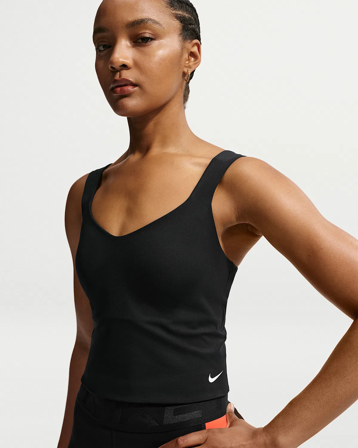 Женский топ-бра Nike Pro Sculpt средней поддержки с поролоном, Black/White