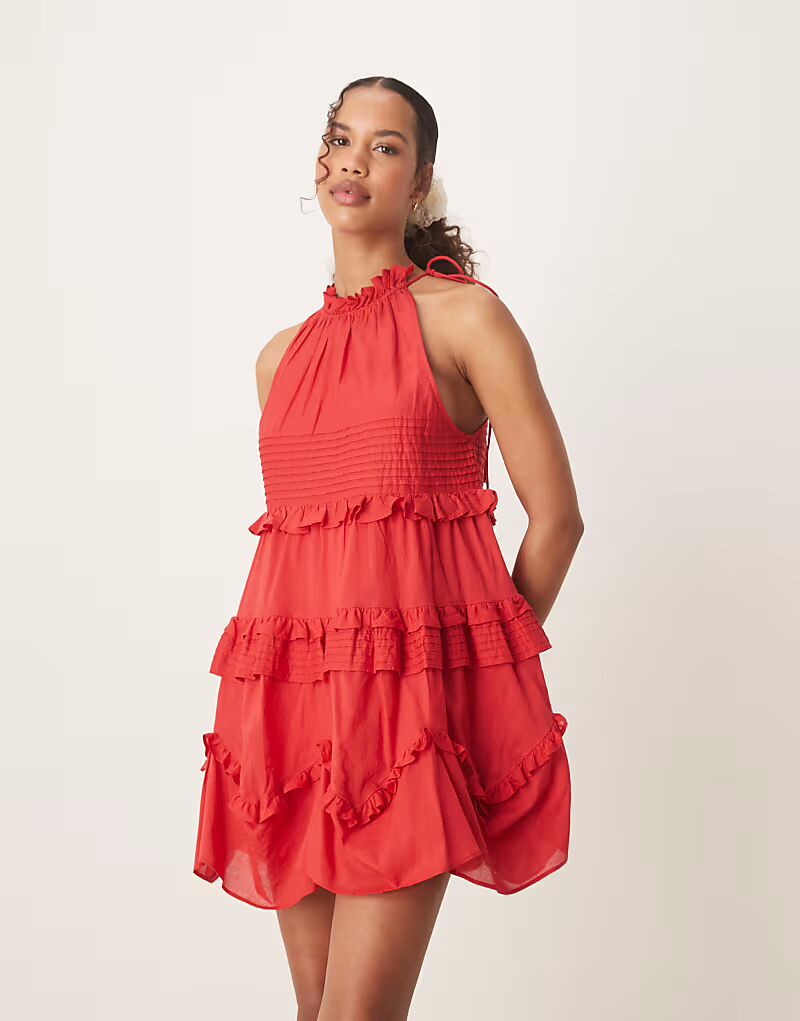 

Мини-платье ASOS DESIGN с халтер-оборками и защипами темно-красного цвета