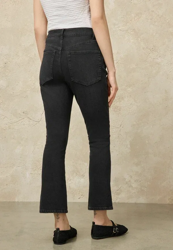 Джинсы Regular fit cropped bootcut Next, вымытый черный — фото 2