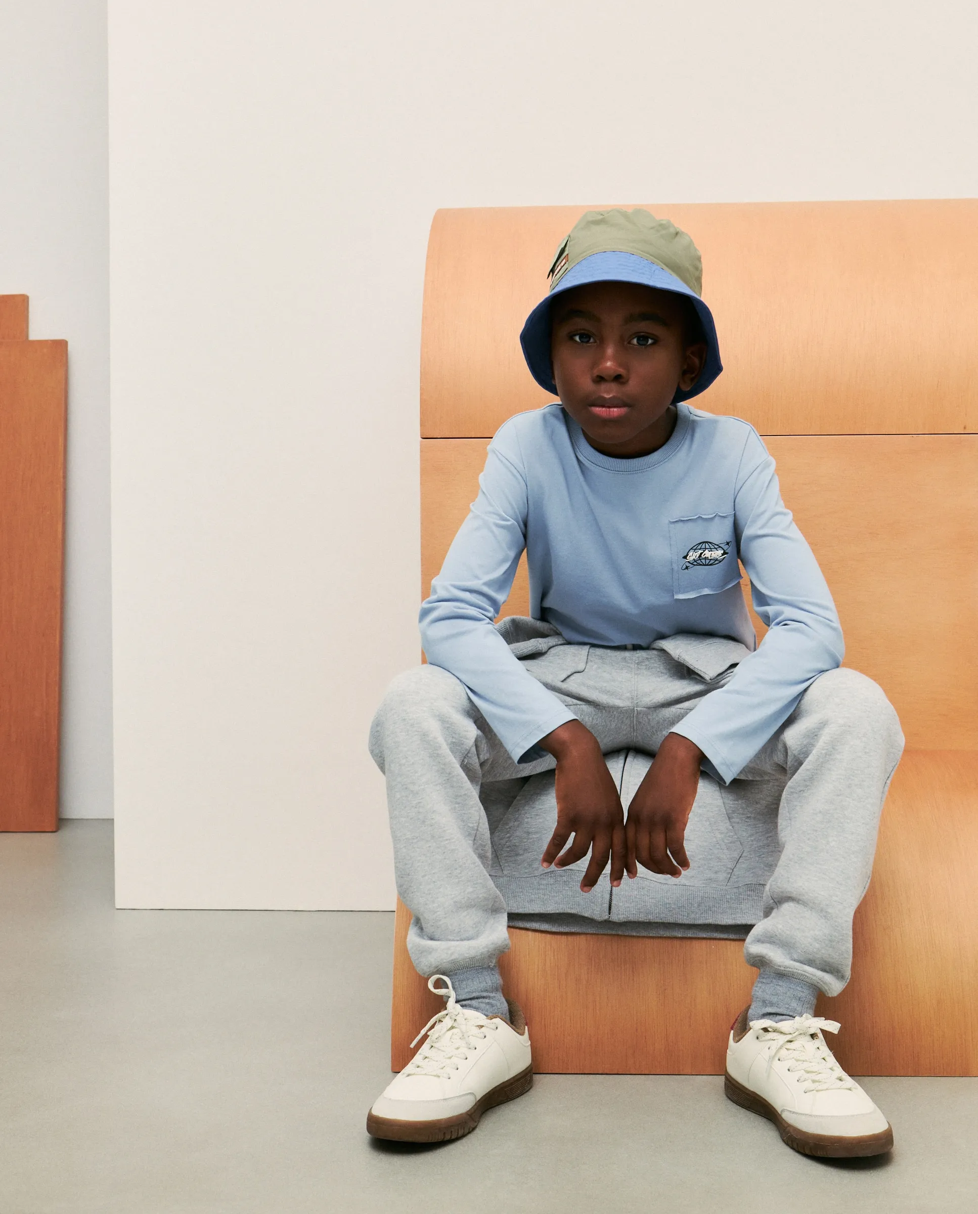 

Детские штаны из флиса с фантазийными вырезами Kids El Corte Inglés, серый