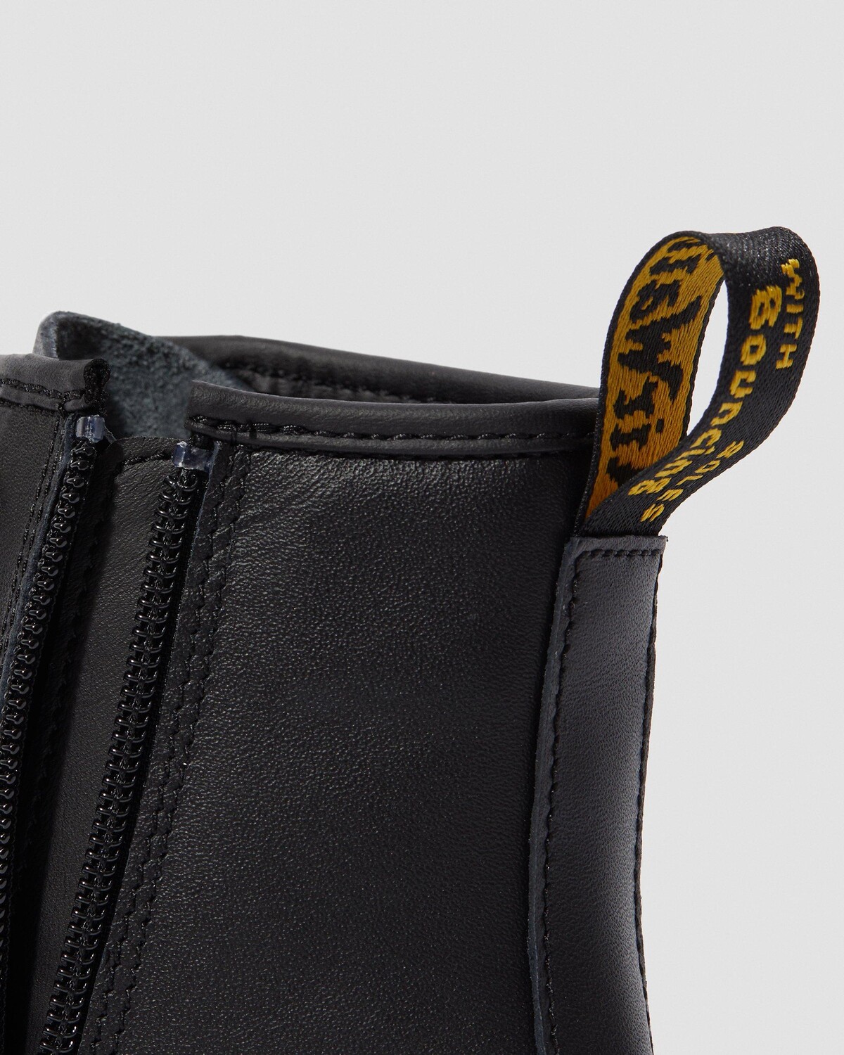 

Молодежные кожаные ботинки на шнуровке 1460 Softy T Dr. Martens