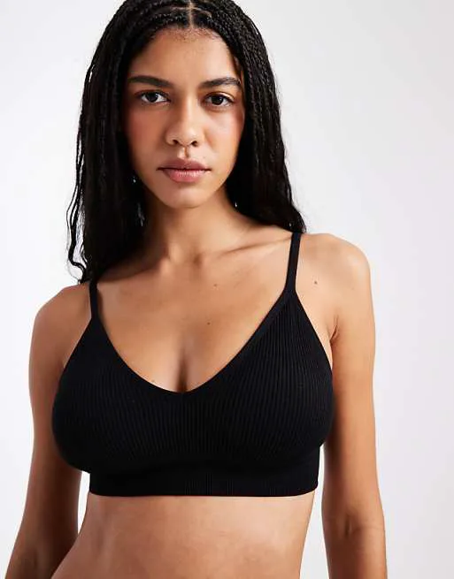 

Черный бесшовный бралетт с круглым вырезом New Look