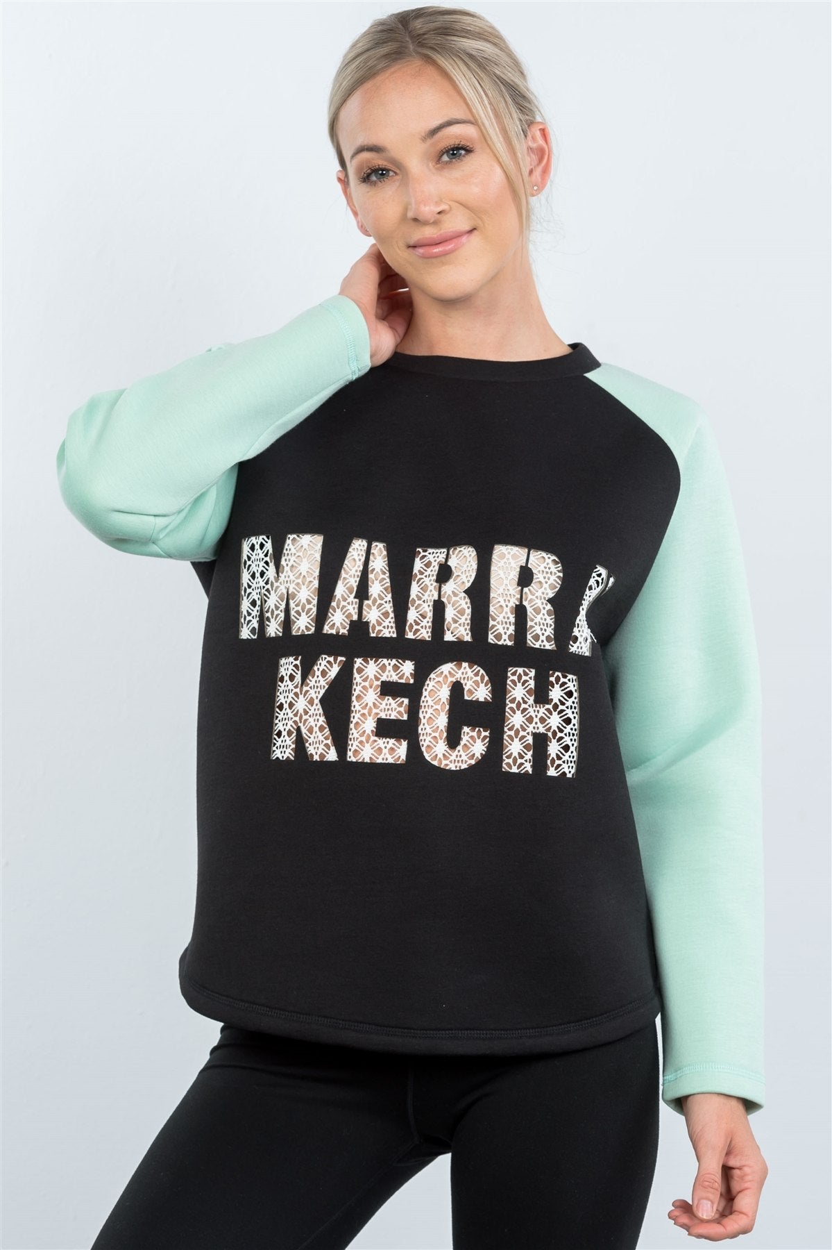 

Свитер с контрастными рукавами и асимметричным низом TRUEDAMES, черный