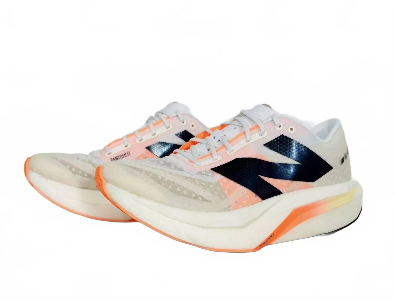 New Balance Мужские кроссовки Fuel Cell Super Comp Elite V4 белого и бежевого цвета