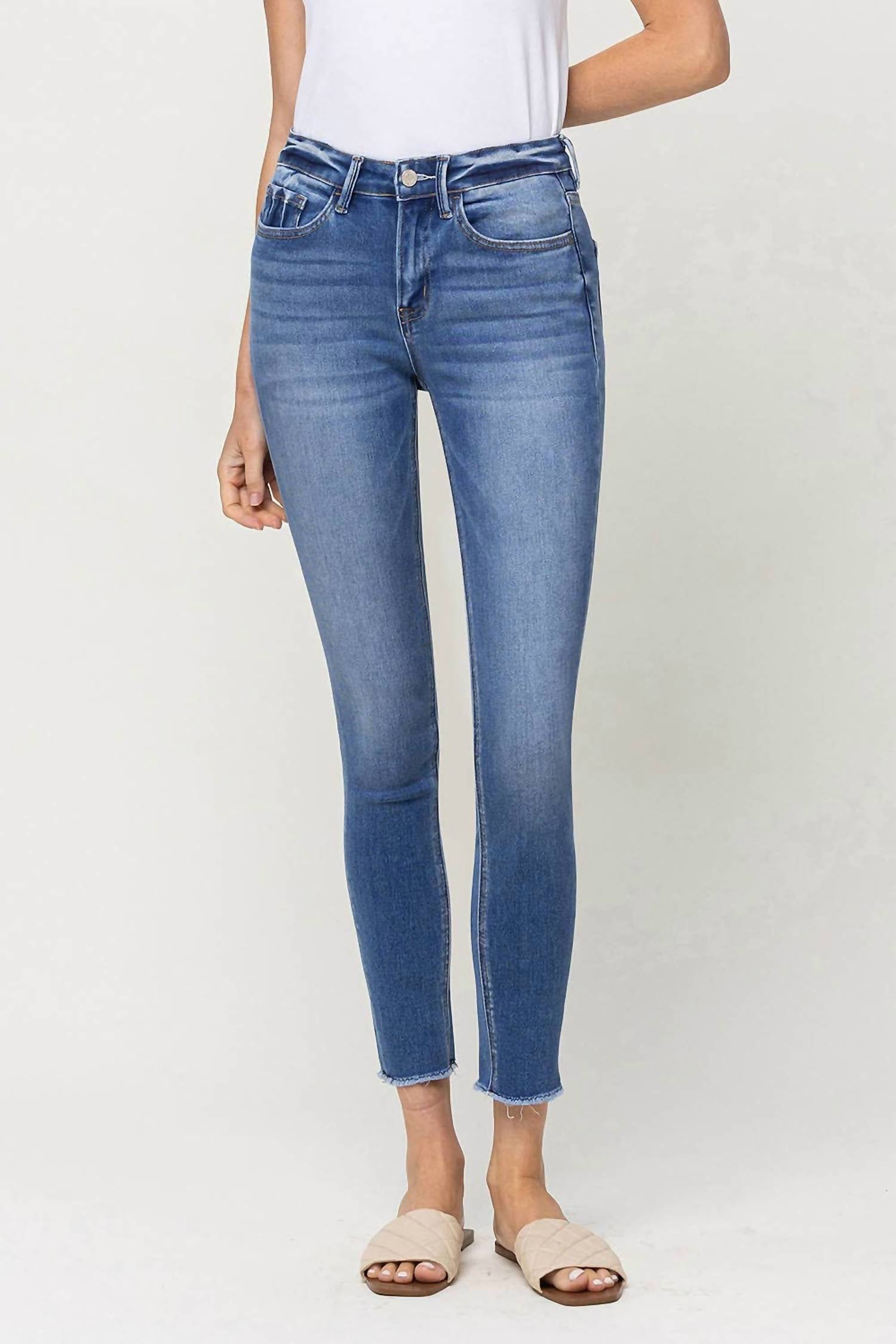 

Женские узкие джинсы Mid Rise с рваным краем в синем цвете VERVET BY FLYING MONKEY