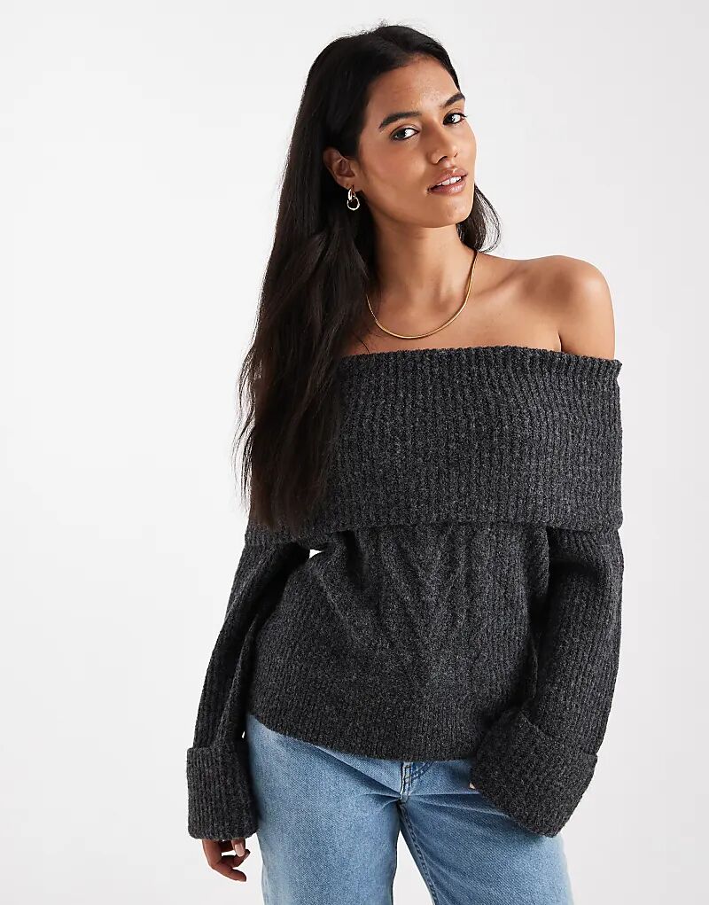 

Вязаный джемпер с открытыми плечами, темно-серого цвета.