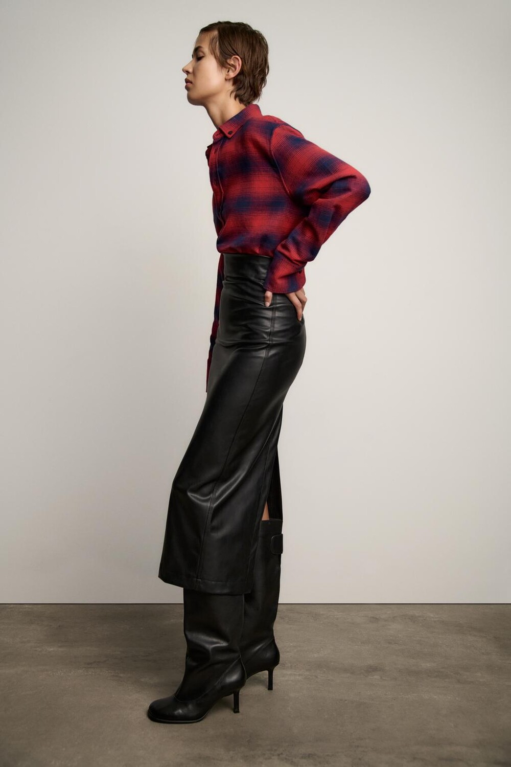 

Юбка из искусственной кожи с разрезом коллекция zw ZARA, черный