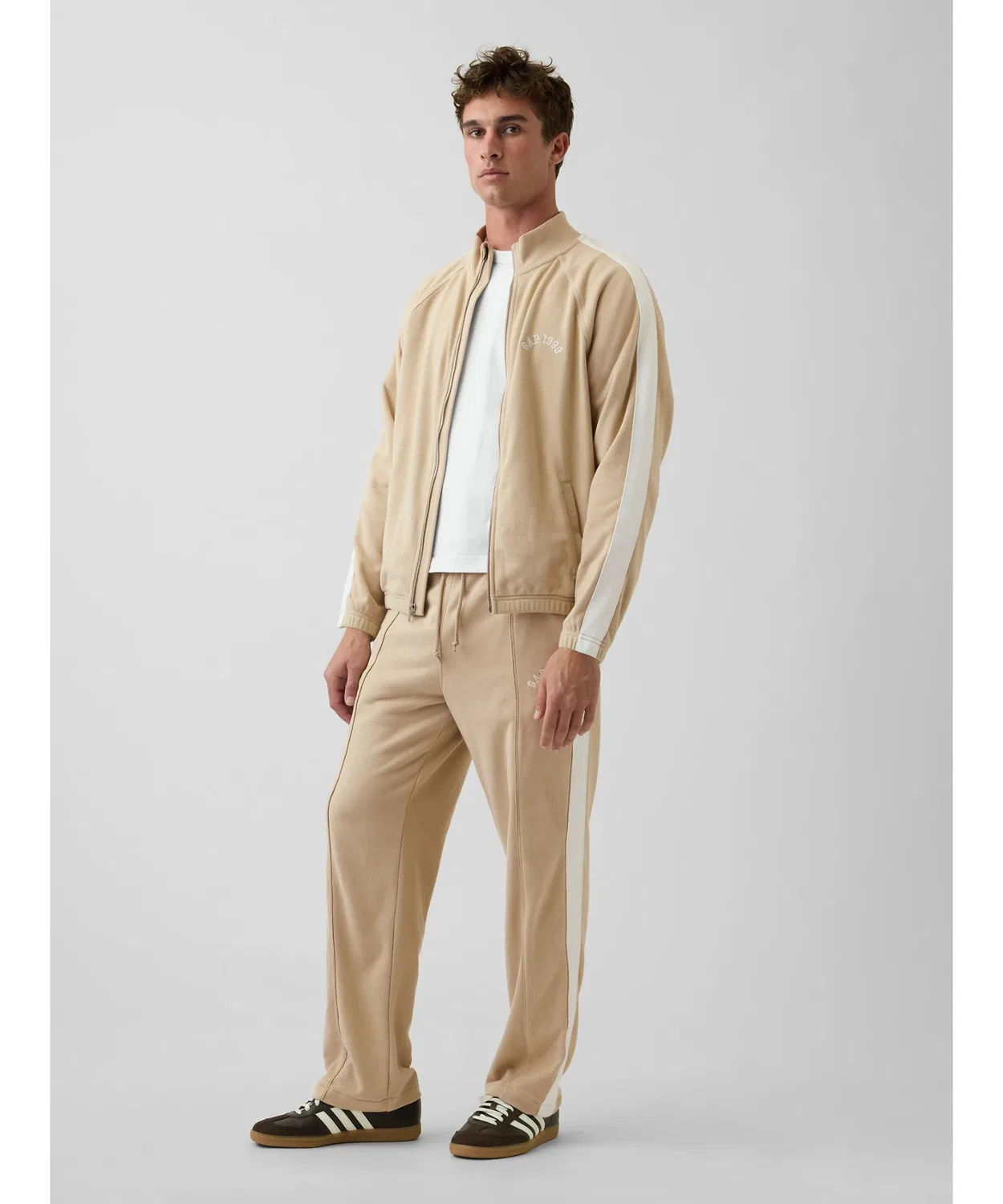Спортивные штаны GAP Vintage Soft Relaxed Fit 1969 с логотипом, офф-вайт — фото 3