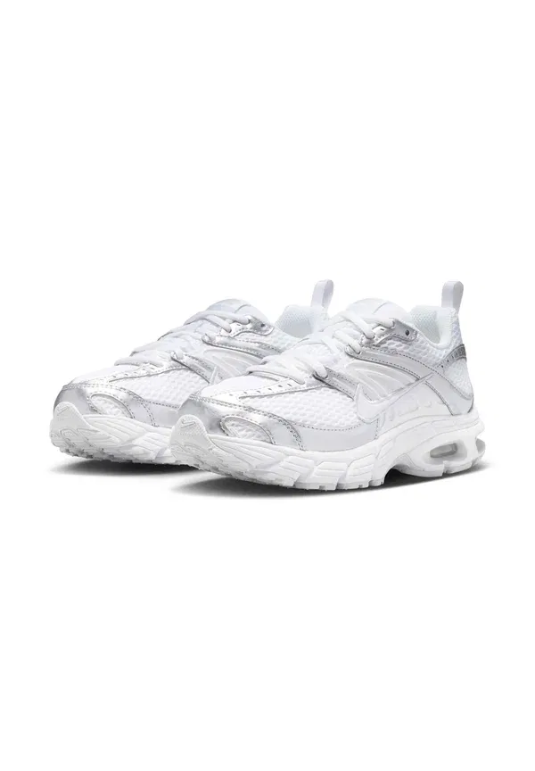Кроссовки Nike Sportswear Air max moto 2k, белый/белый-чистая платина-металлик серебро — фото 2