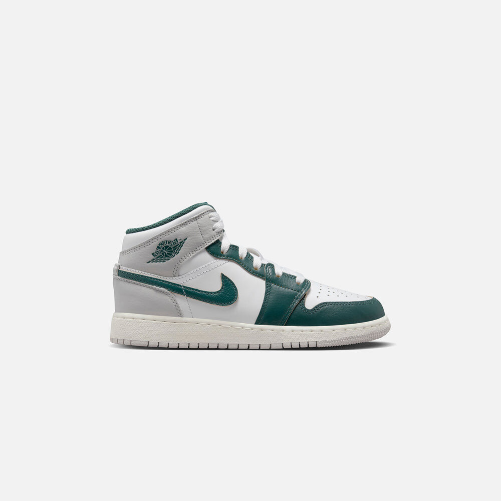 

Кроссовки Jordan GS Air Jordan 1 Mid SE, цвет White/Oxidized Green Sail