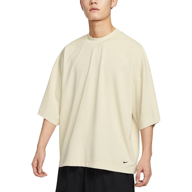 

Футболка Sportswear мужская Light Khaki/Black Nike, хаки/черный