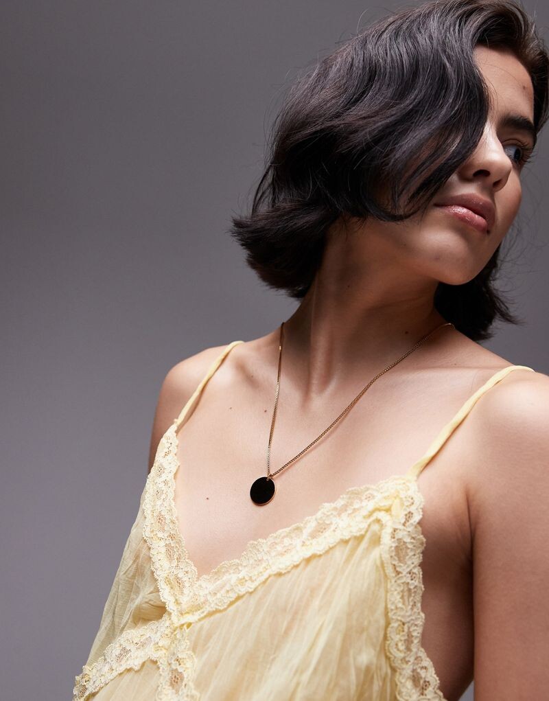 

Topshop – Phineas – Водонепроницаемое колье-подвеска из нержавеющей стали золотистого цвета