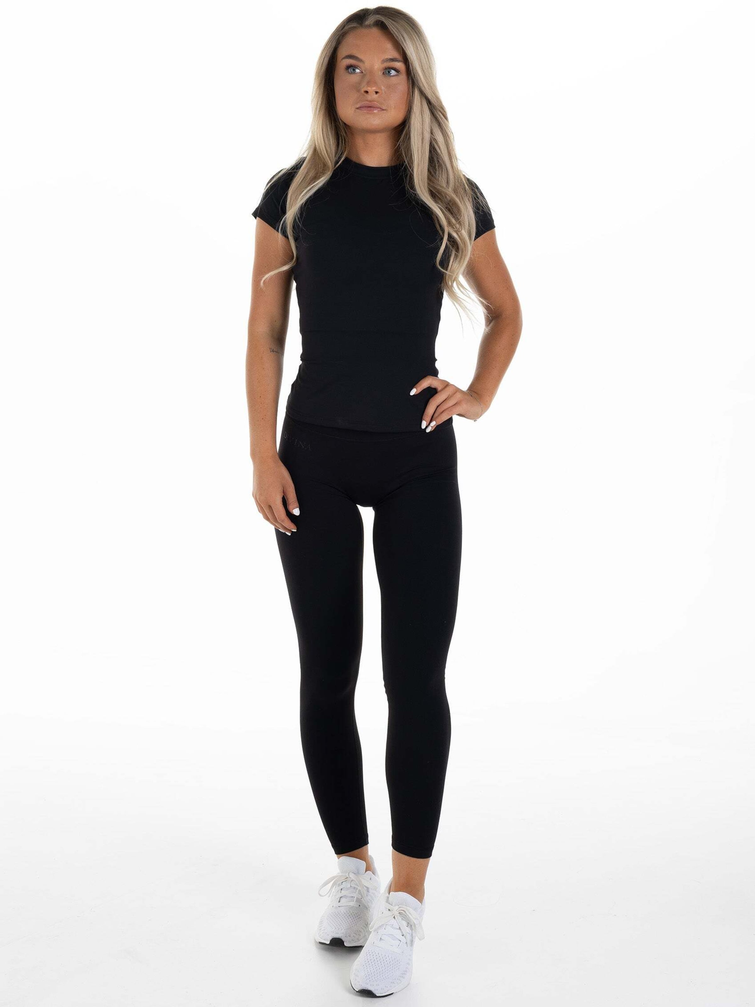 

Divina Футболка Performance 'Athleisure' в черном цвете