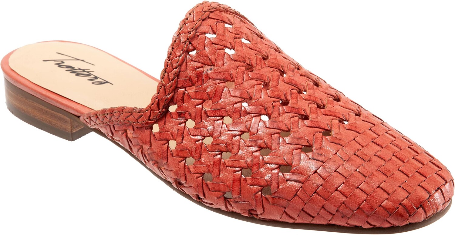 

Лоферы Trotters Leona, цвет Coral Leather