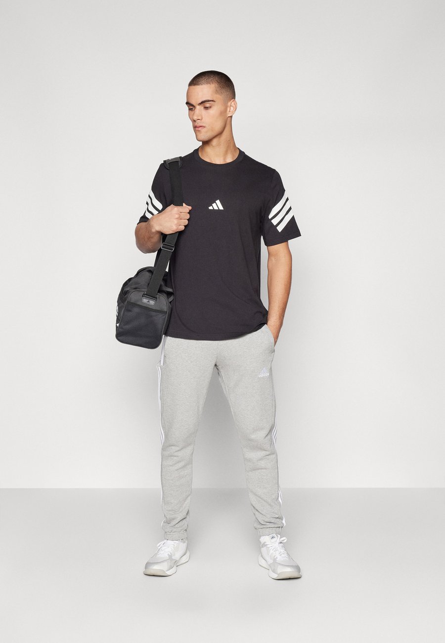 Футболка Adidas Sportswear Print T-shirt, Black — фото 2