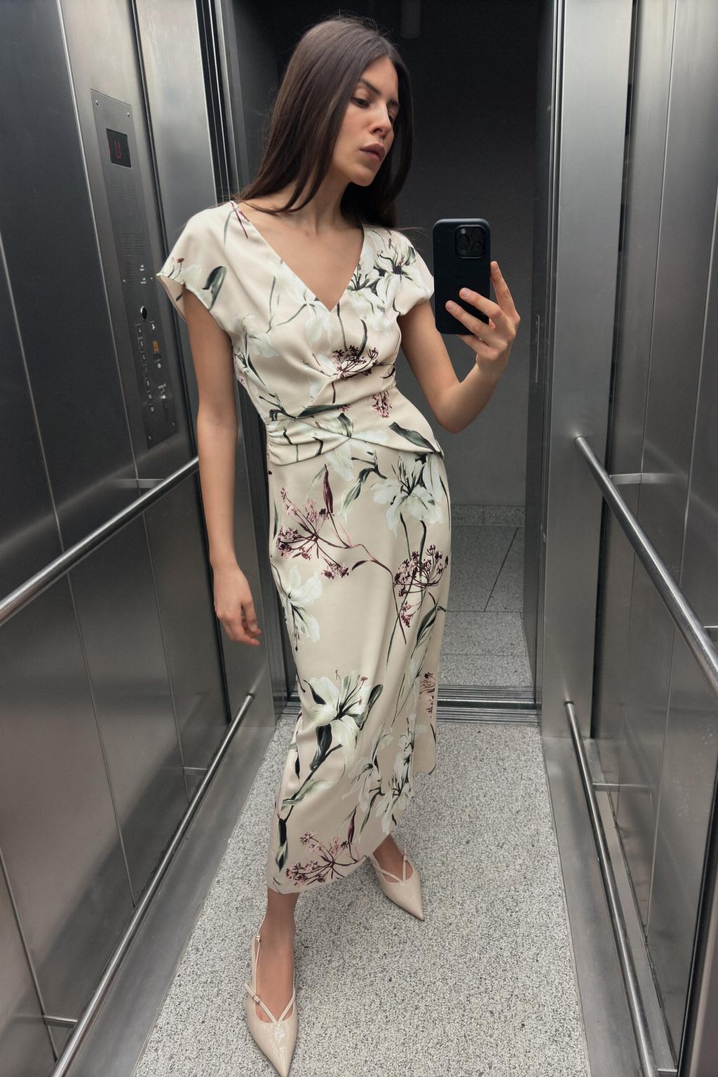 

Атласное платье миди с цветочным принтом ZARA, разноцветный