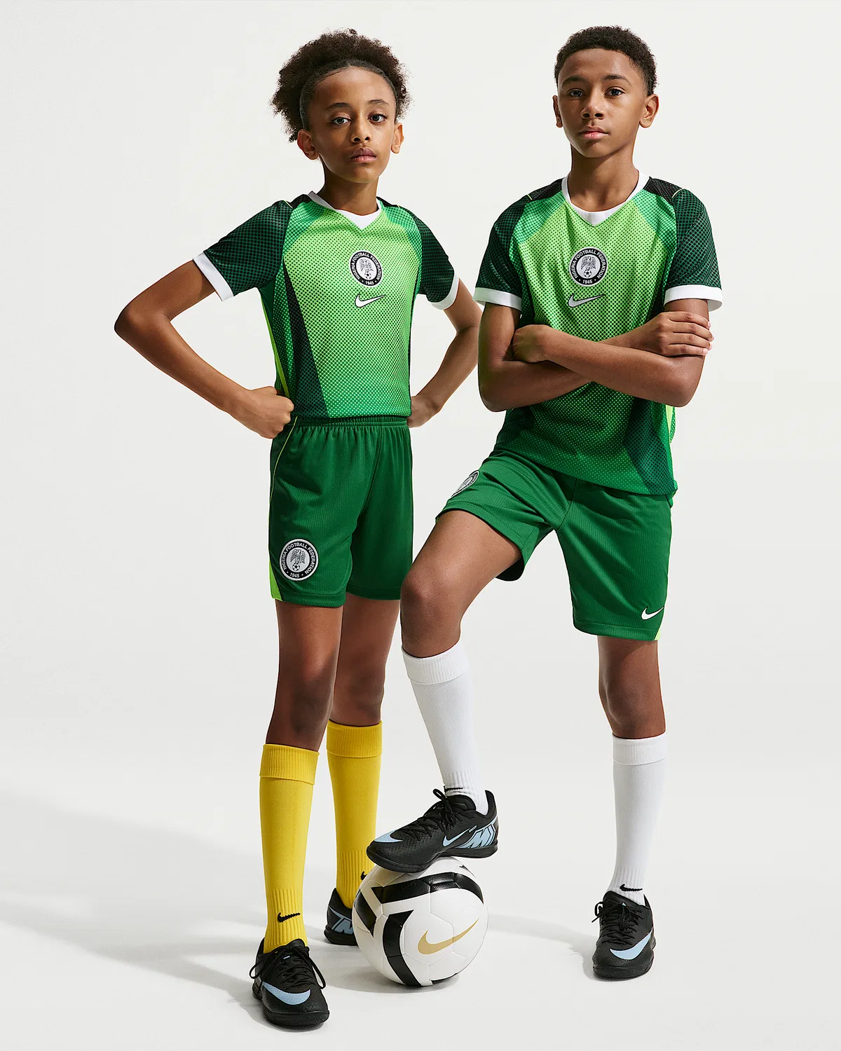 Большие детские шорты Nike Dri-FIT Soccer Replica Nigeria 2026 Stadium Home, Pine Green/Electric Green/White