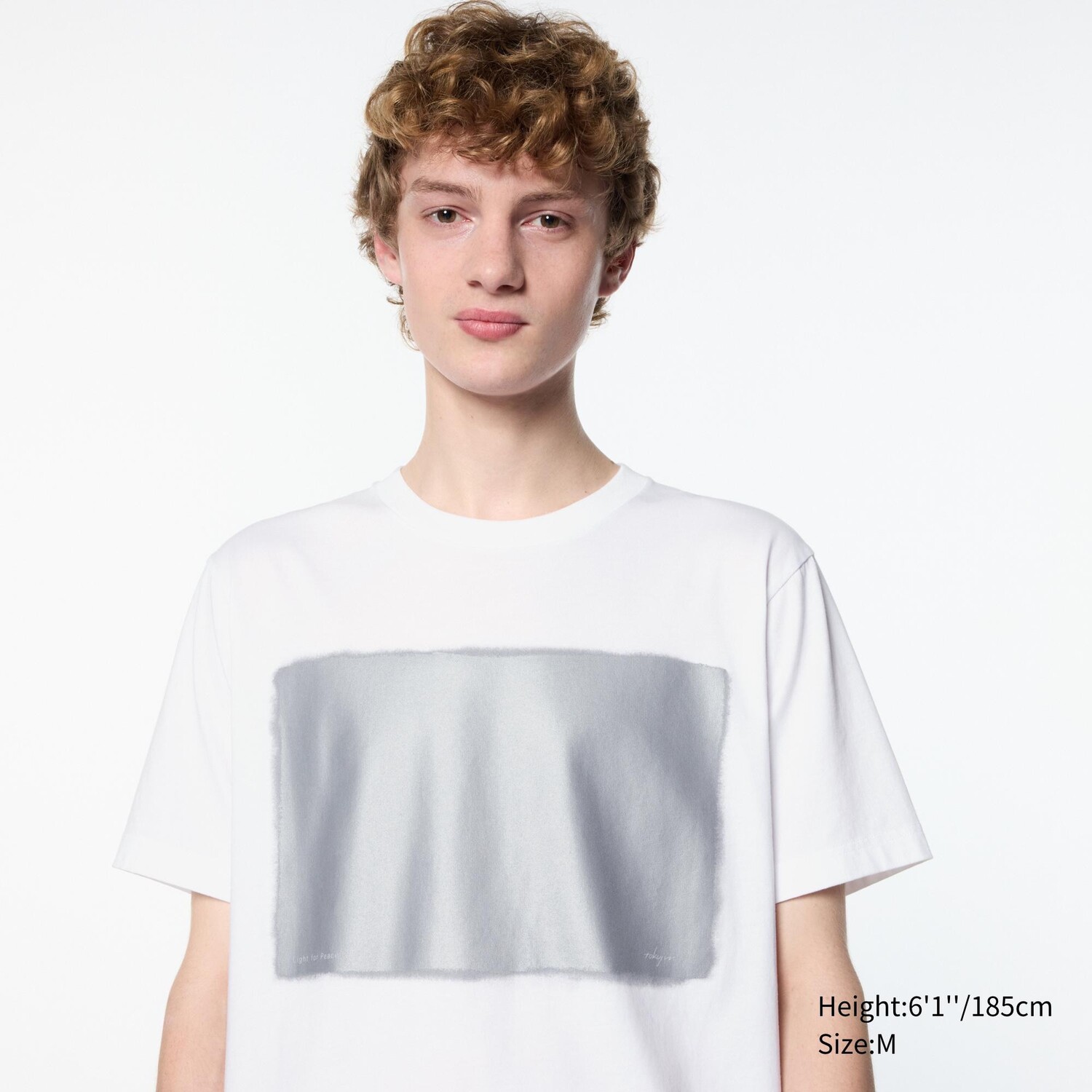 

Футболка с принтом «Мир для всех» (Токуджин Ёсиока) UNIQLO, белый