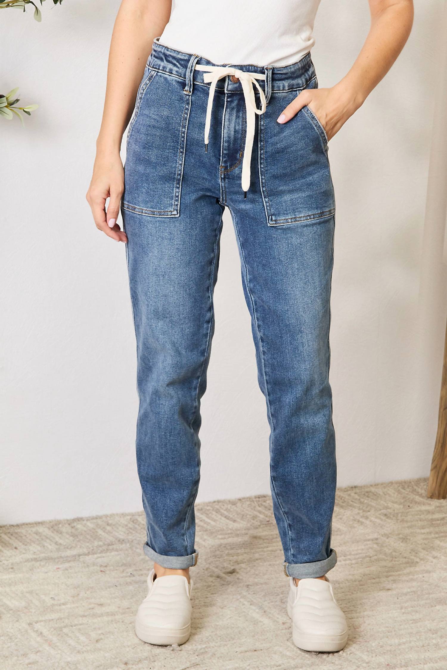 

Джинсы High Waist Non Distressed Drawstring Denim Joggers In Medium-Wash Judy Blue, Medium-Wash