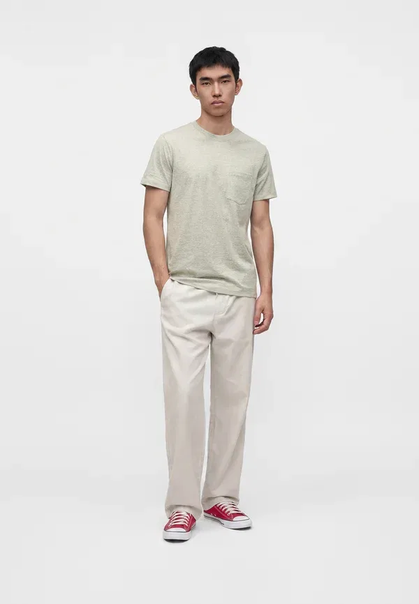 Футболка Gap Everyday pocket tee basic, серая — фото 2