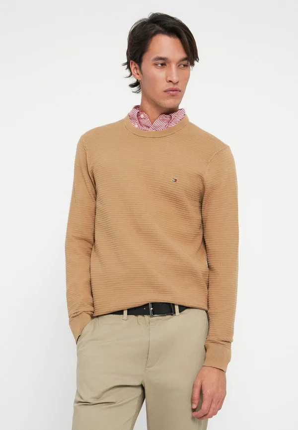Джемпер с круглым вырезом, выполненный из фактурной трикотажной ткани. Tommy Hilfiger, Safari — фото 4