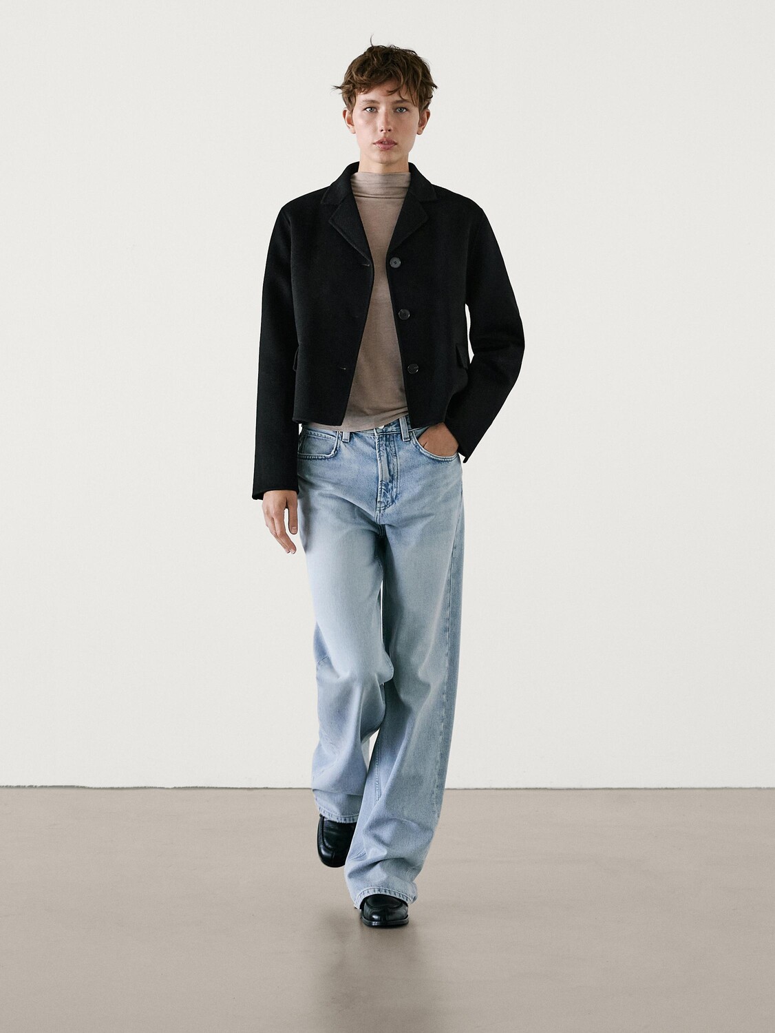 

Короткое фактурное пальто из смесовой шерсти Massimo Dutti, черный