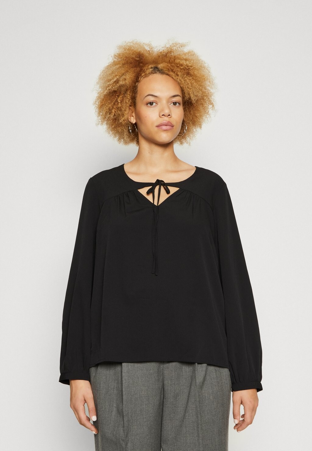 

Блузка Vero Moda Curve VMCOLIVIA TIE, черный