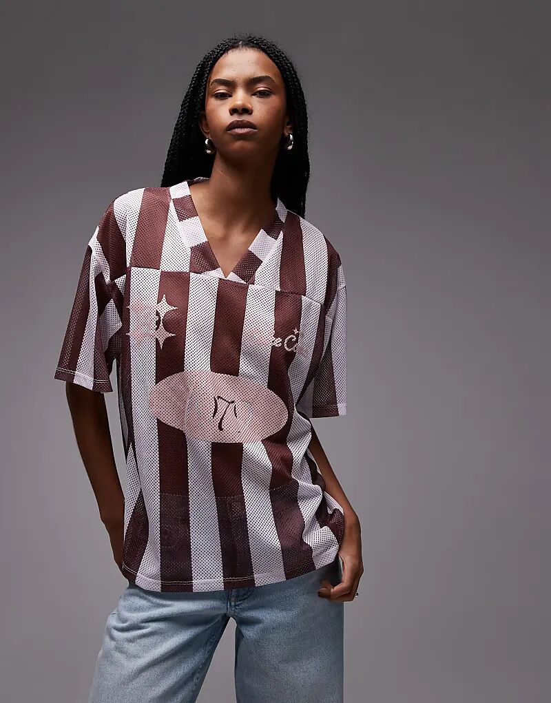 

Футболка ASOS DESIGN Airtex в футбольном стиле с графическим принтом в бордовую полоску