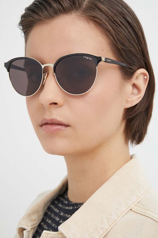 

Солнцезащитные очки Vogue, черный