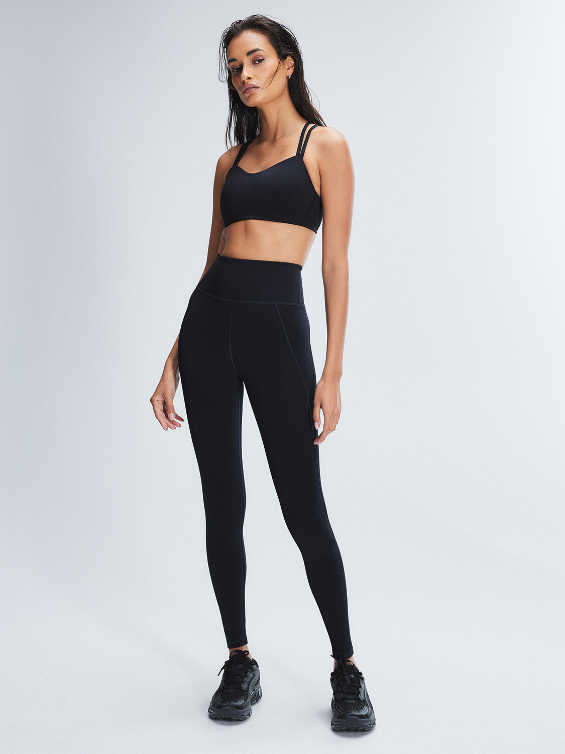 

Леггинсы Savage X Fenty Sky-Hi Logo Patch Super High-Waist Pocket, цвет Black Caviar