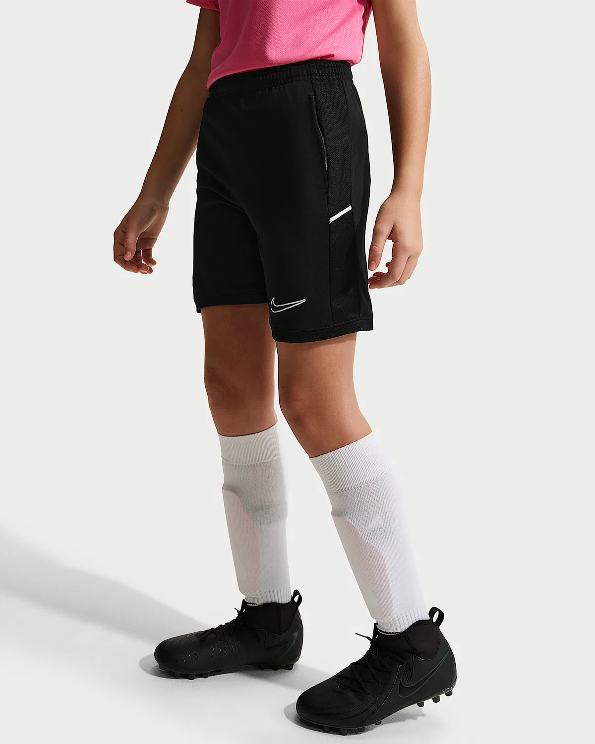 Детские футбольные шорты Nike Academy Dri-FIT, Black/Black/White — фото 3