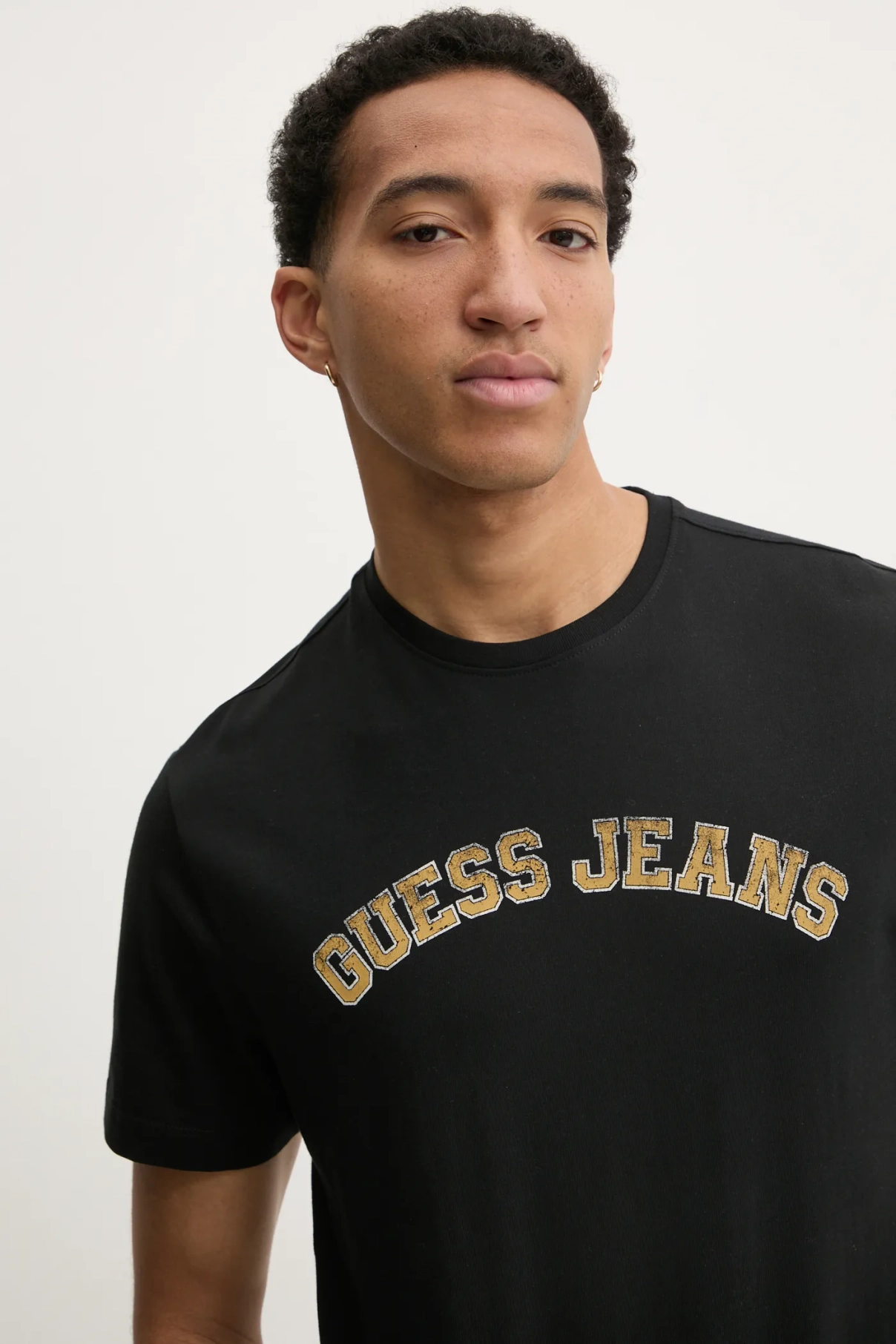 

Футболка Guess Jeans, черный