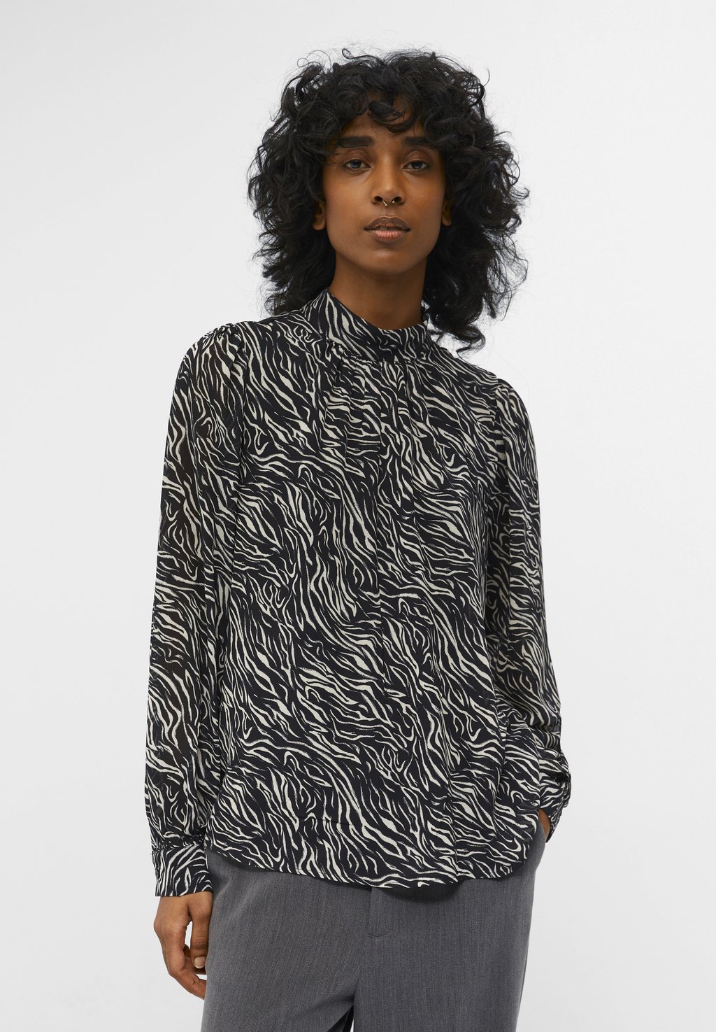 

Блузка Object JMILA L/S HIGH NECK NOOS, цвет blackaop:sandshell zebra