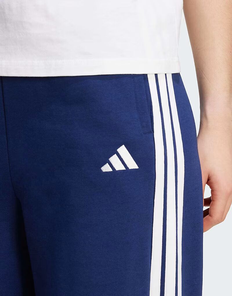 Широкие флисовые брюки Performance с тремя полосками темно-синего цвета Adidas Performance — фото 4