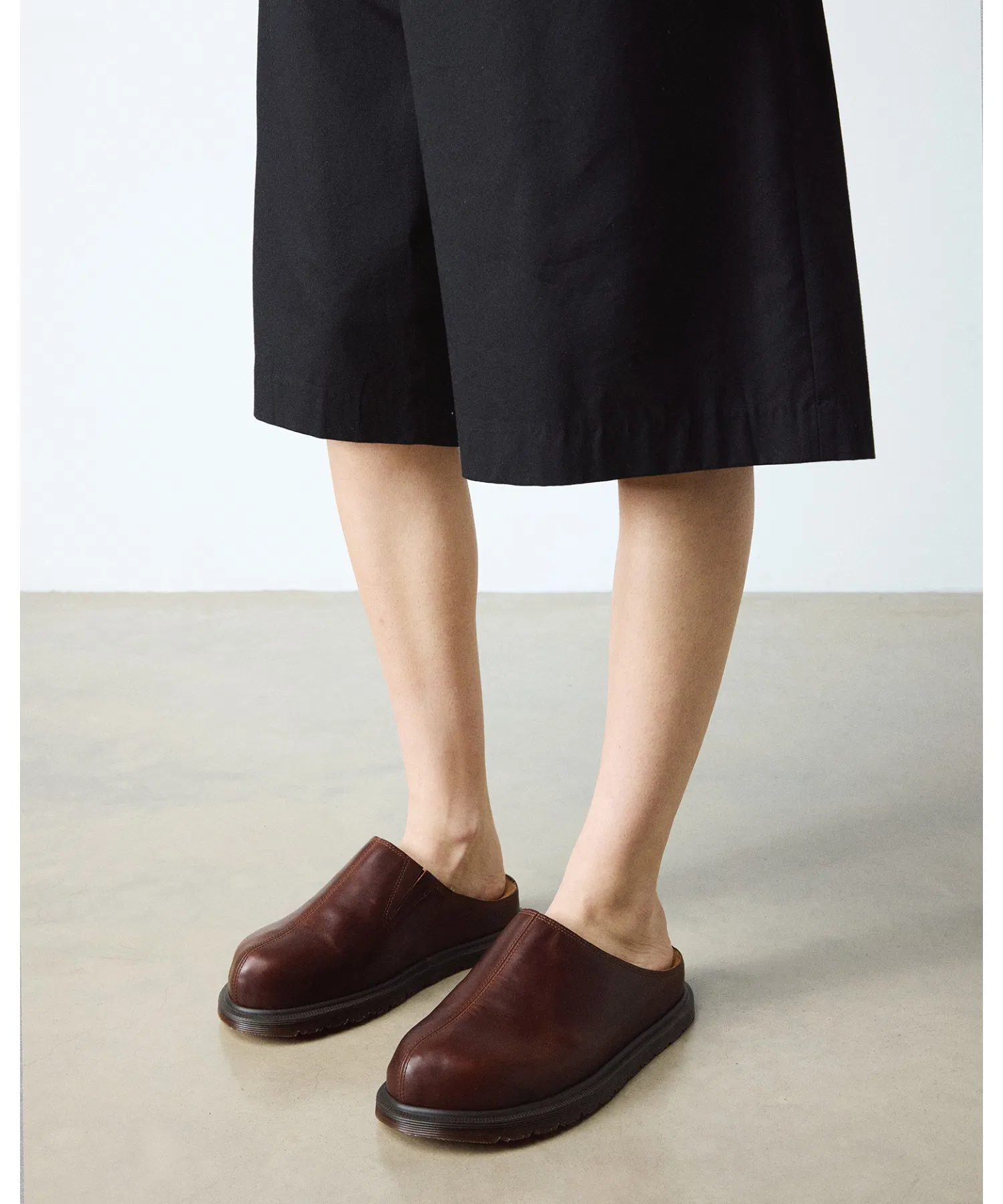 Унисекс мюли Dr. Martens SAN из натуральной кожи коричневые — фото 3