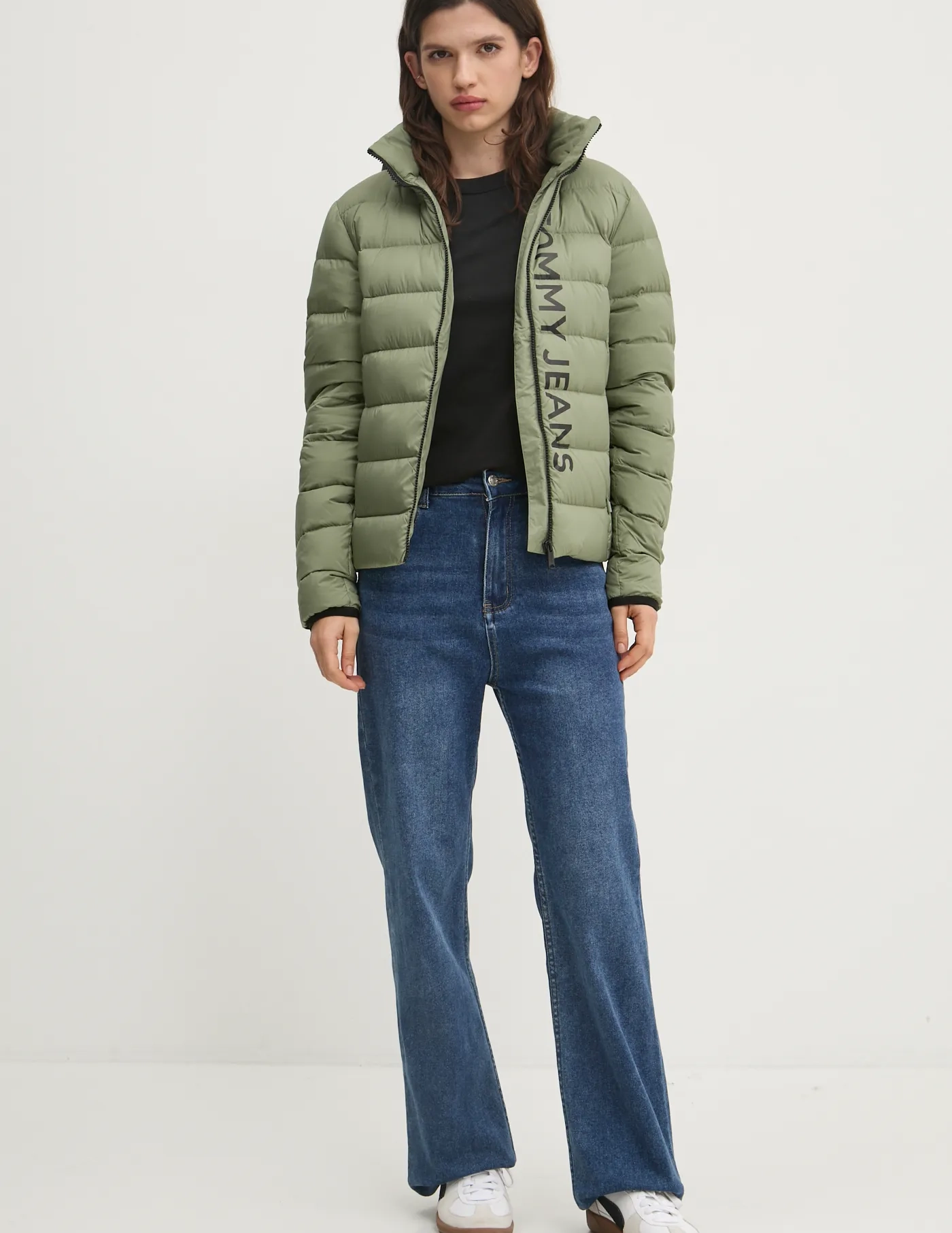 

Пуховик Tommy Jeans, зеленый