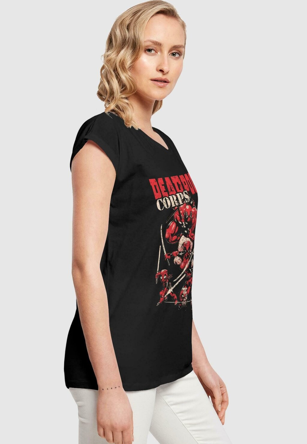 

Футболка с принтом DEADPOOL FAMILY CORPS ABSOLUTE CULT, черный