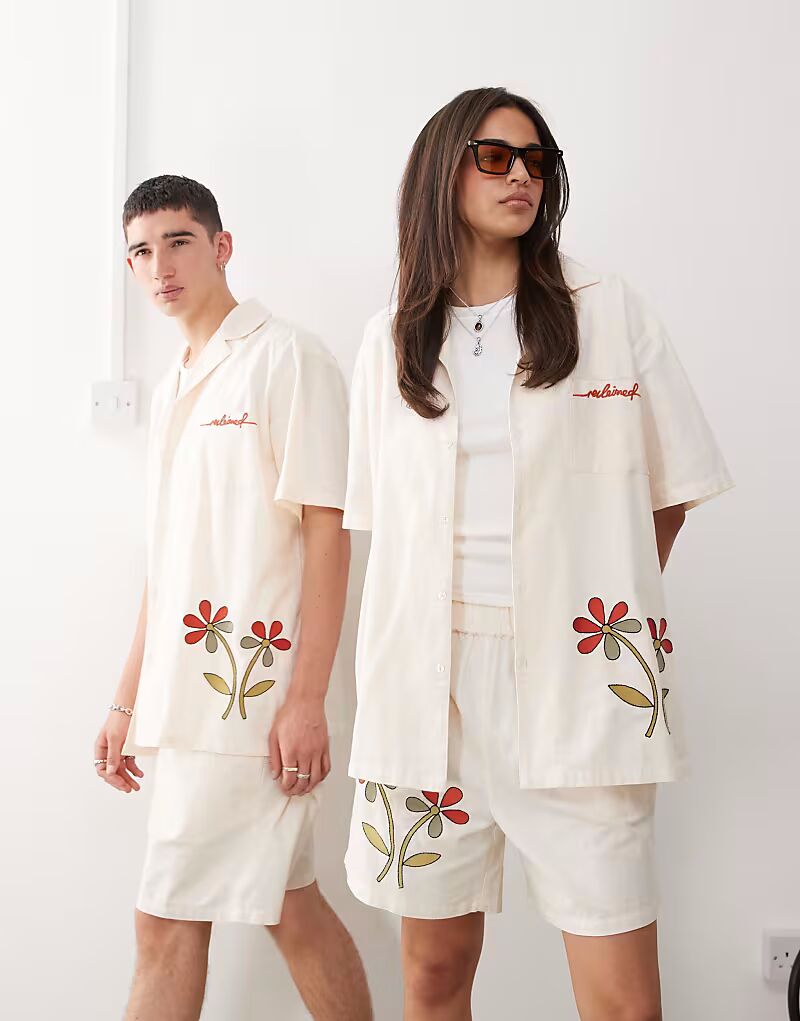 

Рубашка унисекс с короткими рукавами, логотипом и цветочным принтом в цвете кремовый Reclaimed Vintage