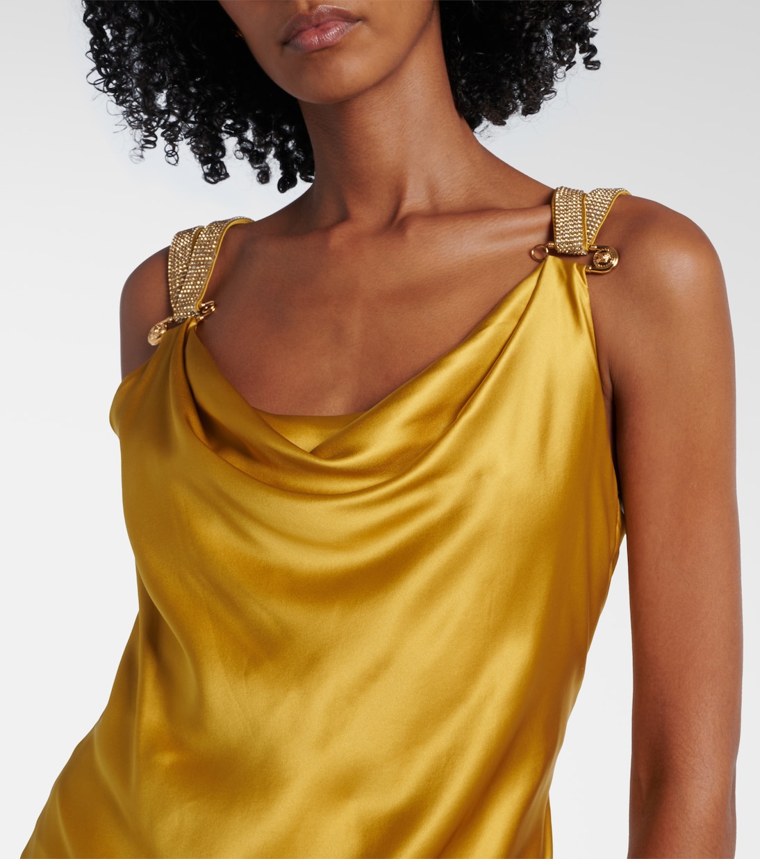 Платье из шелкового атласа, украшенное булавками Versace, Antique Gold — фото 4