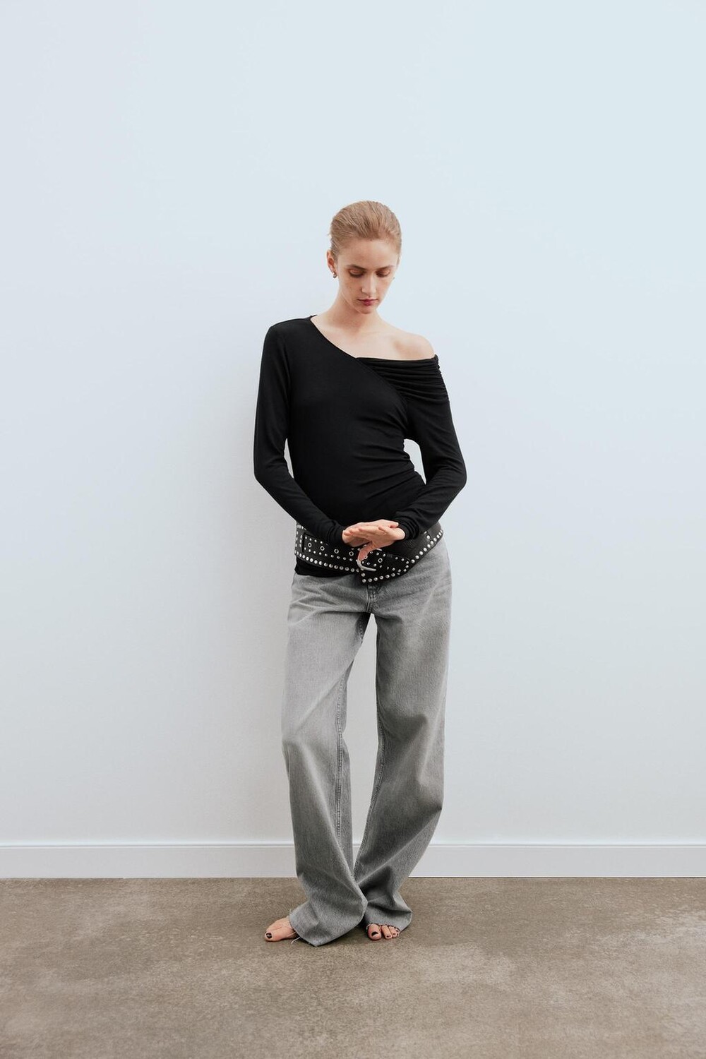 

Нежный модаловый топ собранный ZARA, черный