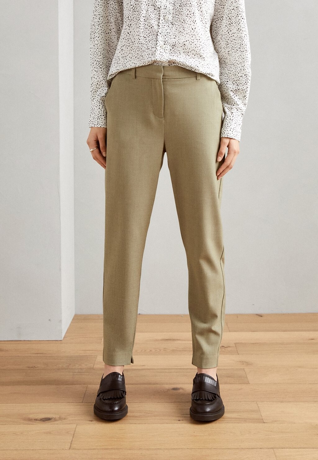 

Брюки DANTA PANTS CROP b.young, цвет aloe melange