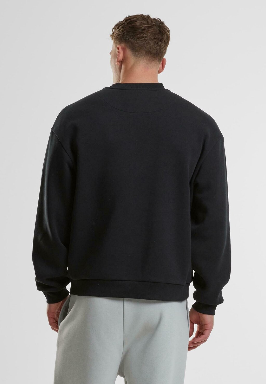 

Толстовка FLUFFY CREWNECK Urban Classics, черный