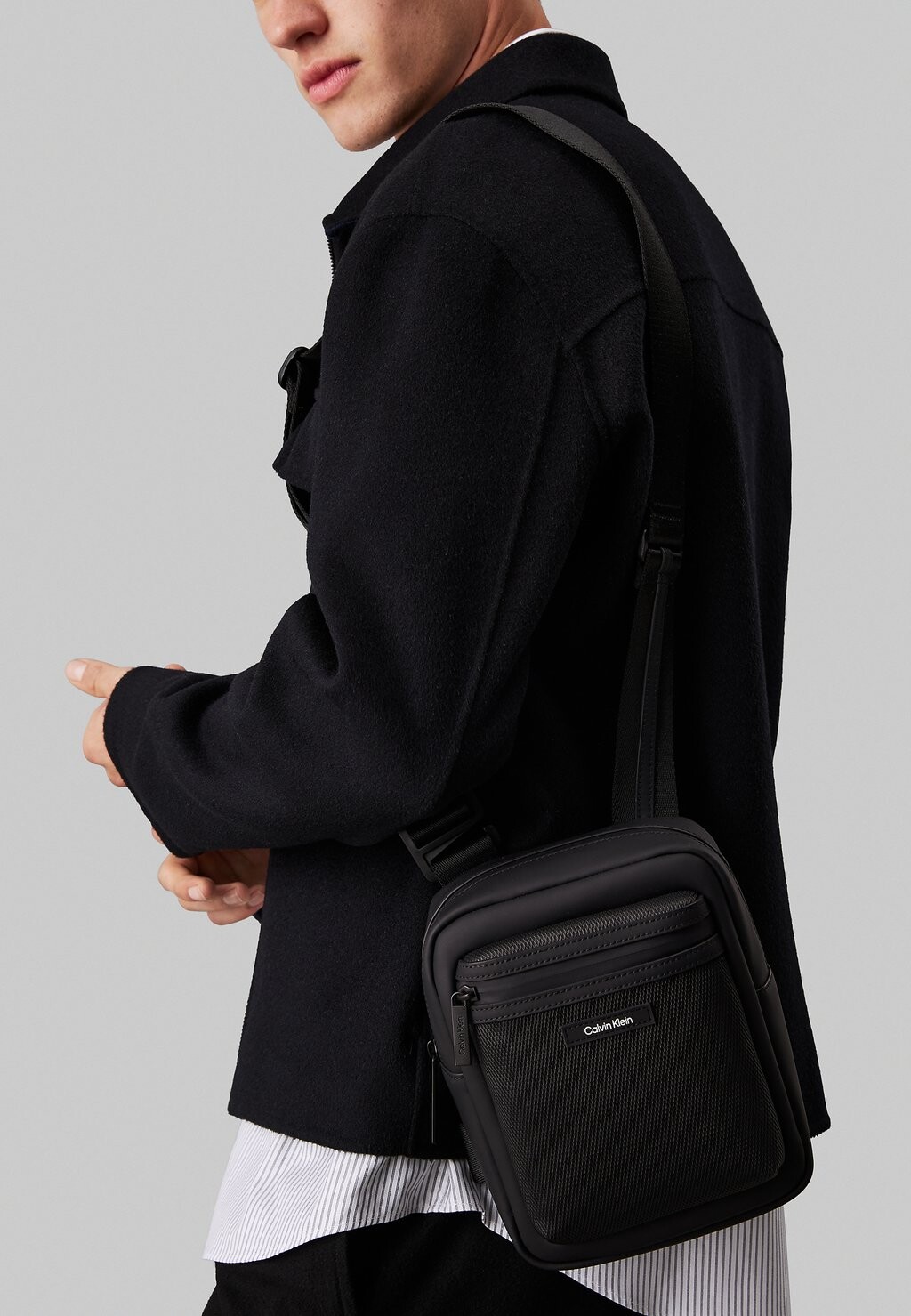 

Сумка через плечо CONVERTIBLE REPORTER Calvin Klein, черный