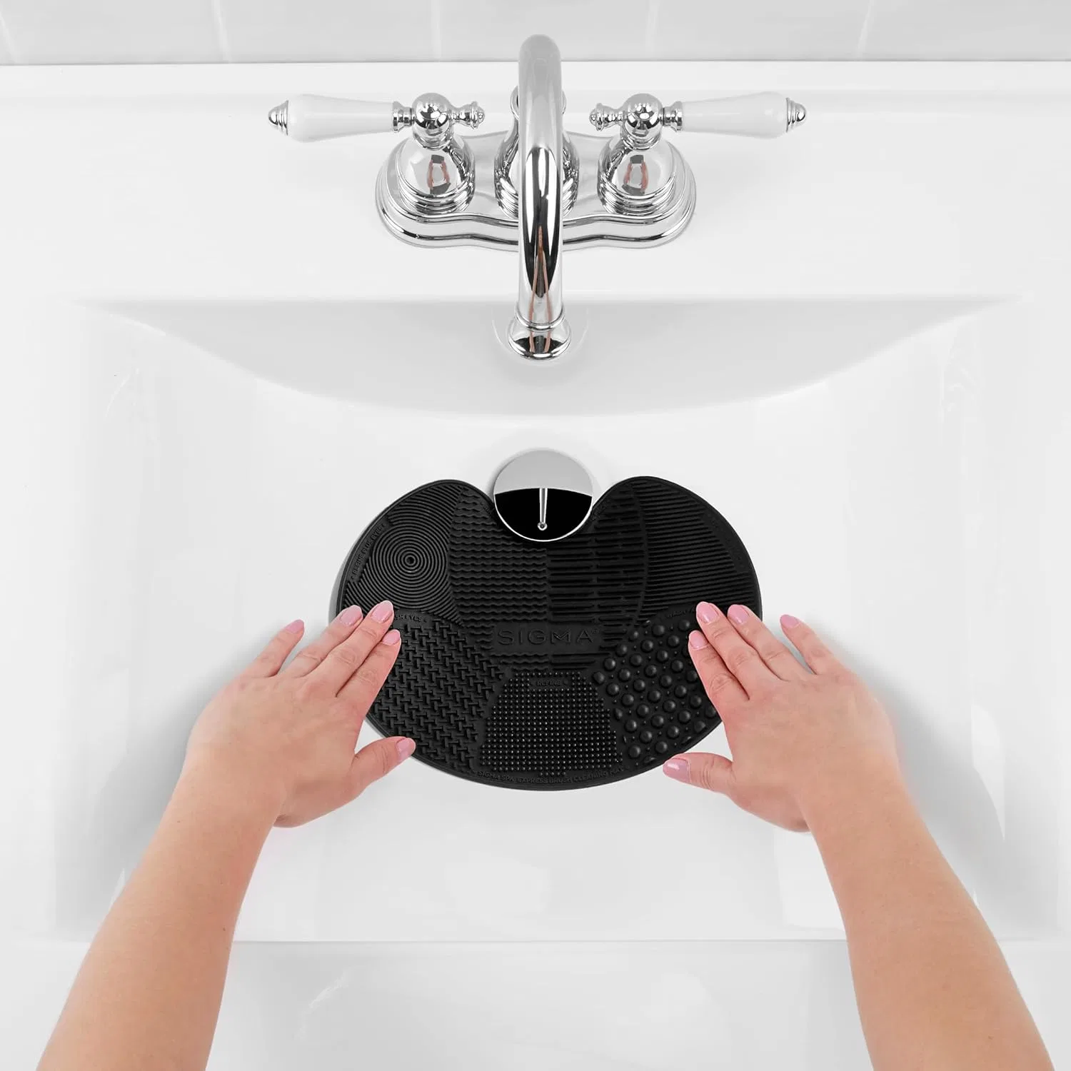 Силиконовый коврик для чистки кистей для макияжа «Brush Cleaning Mat» от Sigma Beauty Sigma Beauty, Black — фото 4