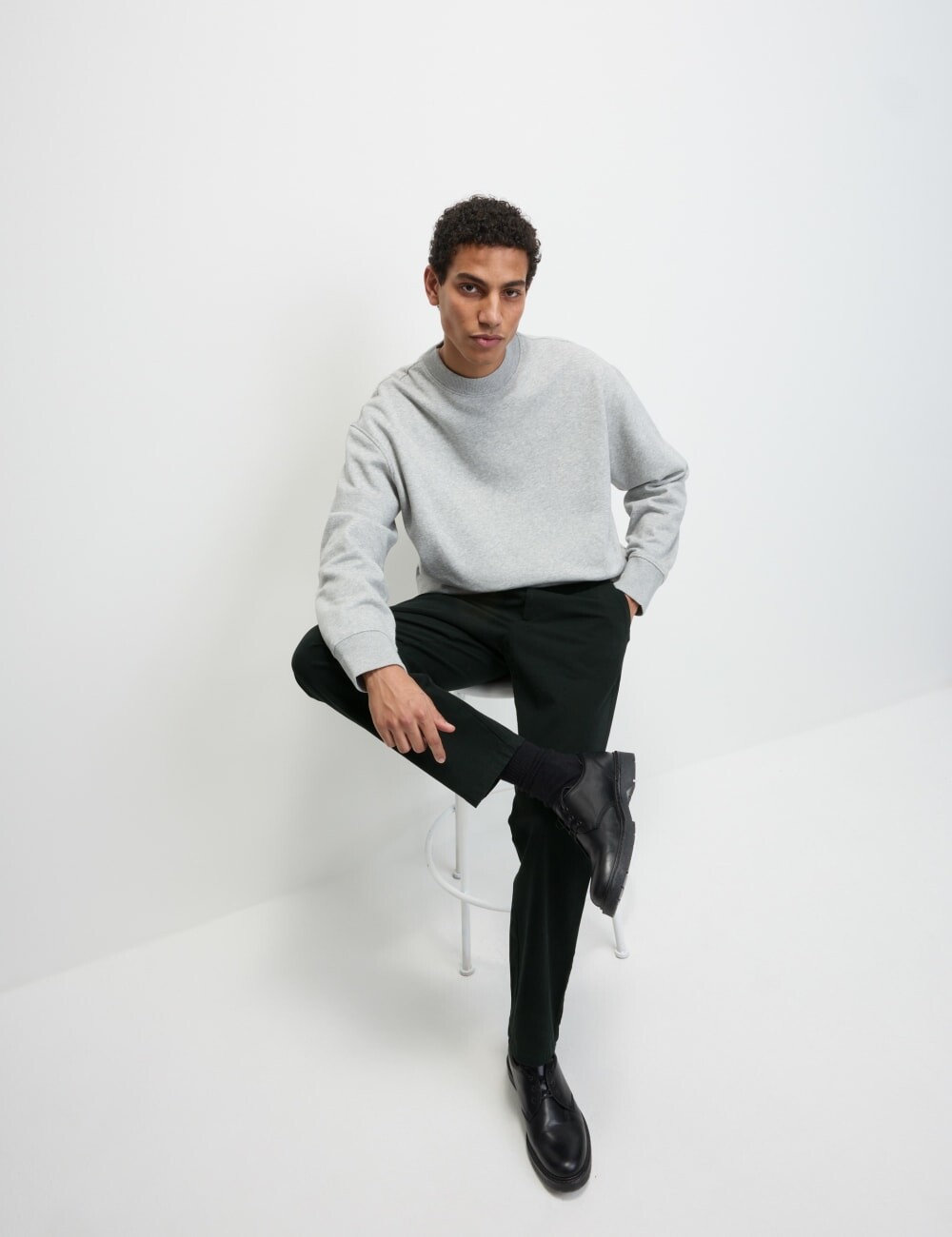 

Идеальные брюки-чинос Regular Fit Marks & Spencer, черный