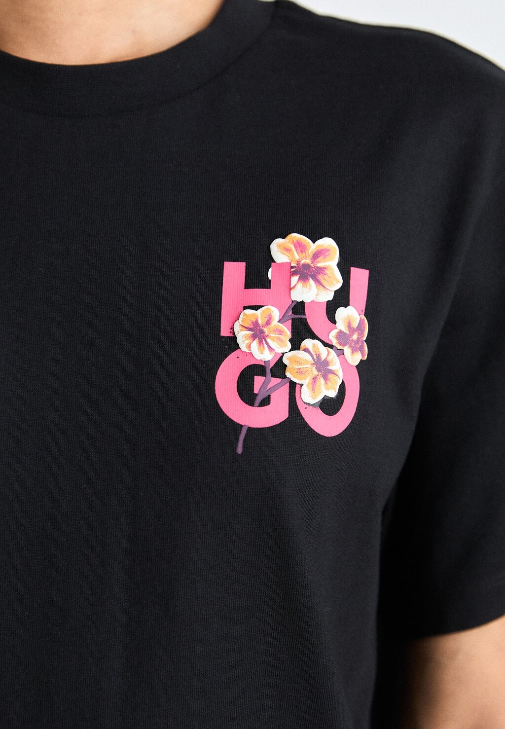 

Принт на футболке VINTAGE TEE HUGO, черный