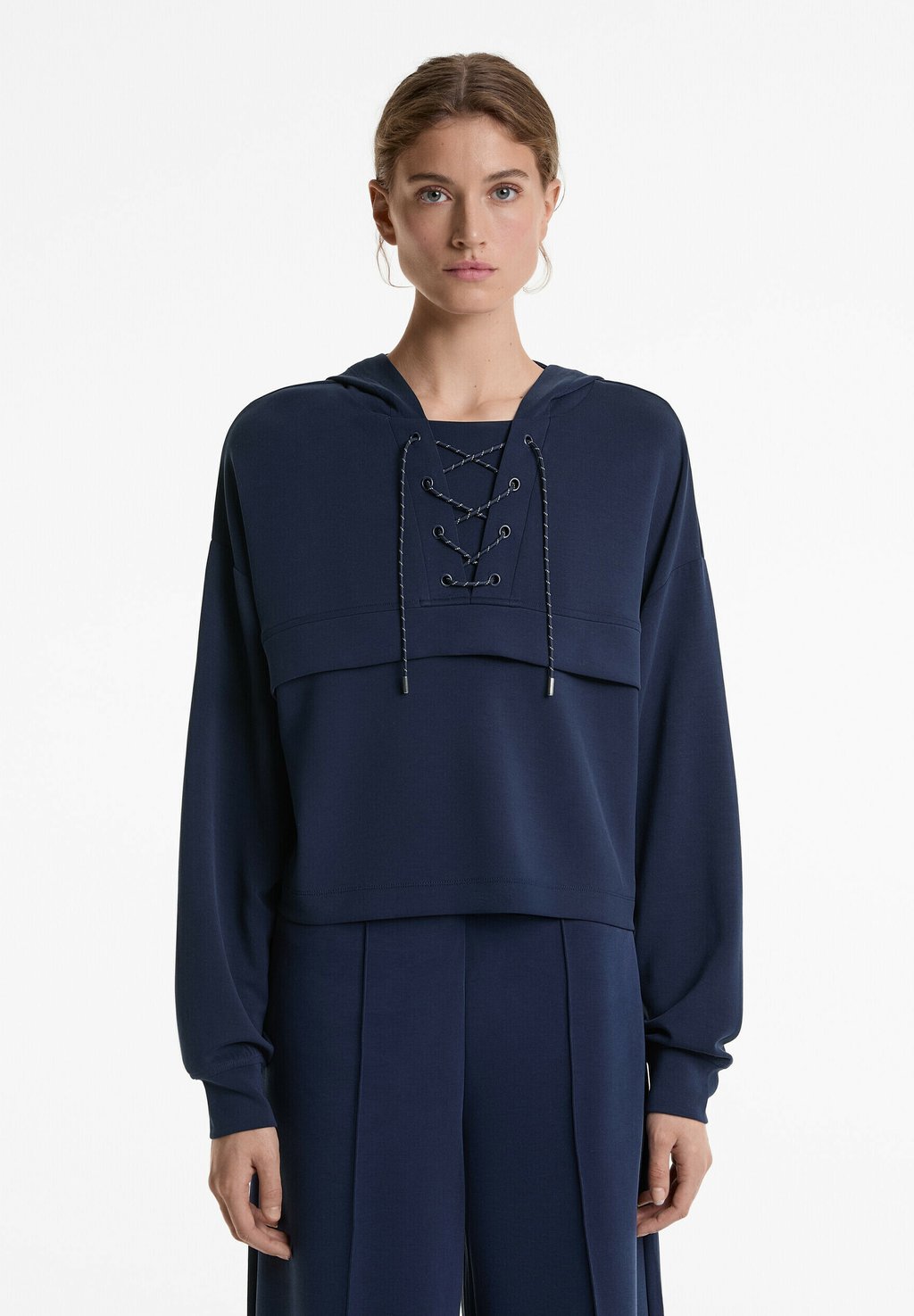 

Толстовка SOFT-TOUCH CRISS-CROSS DRAWSTRING con cappuccio OYSHO, темно-синий