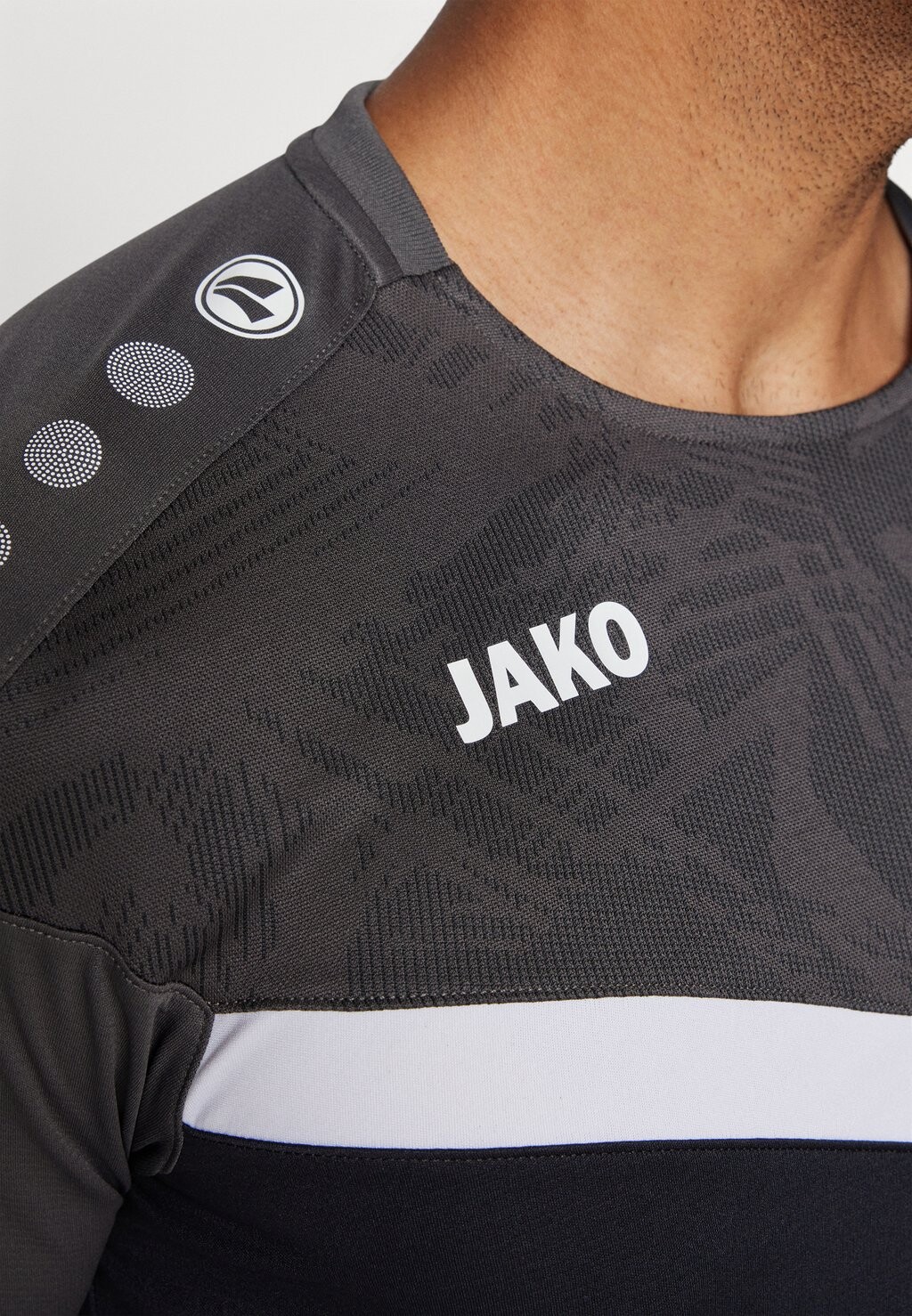 

Принт на футболке ICONIC JAKO, черный