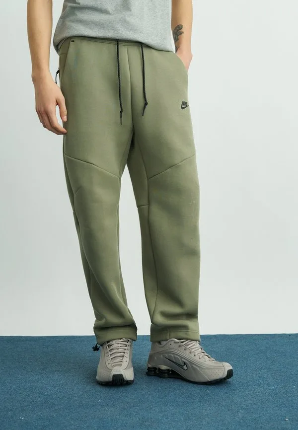 Брюки спортивного костюма серебристо-зеленого/черного цвета Nike Sportswear, Silver-Coloured Sage/Black