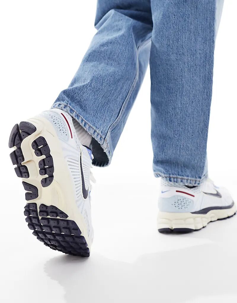 Кроссовки унисекс Nike Zoom Vomero 5 белого и синего цветов — фото 3